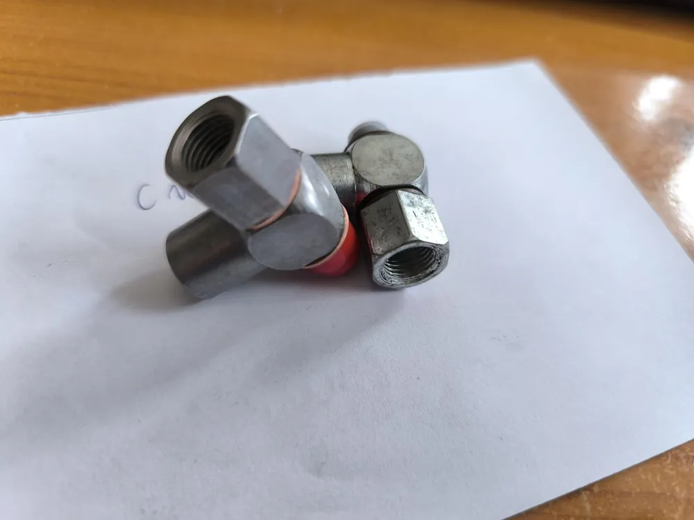 Trójnik z możliwością smarowania M10x1 Ograniczona ilość